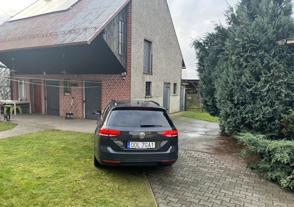Volkswagen Passat cena 73800 przebieg: 145000, rok produkcji 2018 z Wisła małe 56